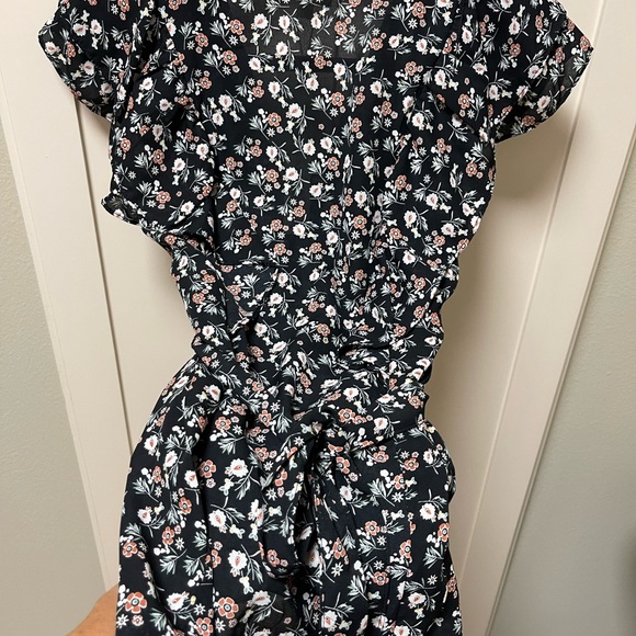 Max Studio sleeveless ruffled blouse - Picture 11 of 15